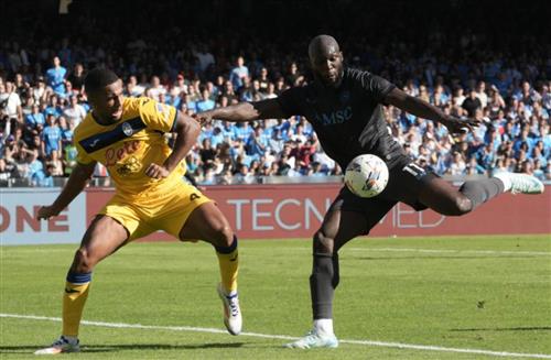 Atalanta đấu với Napoli